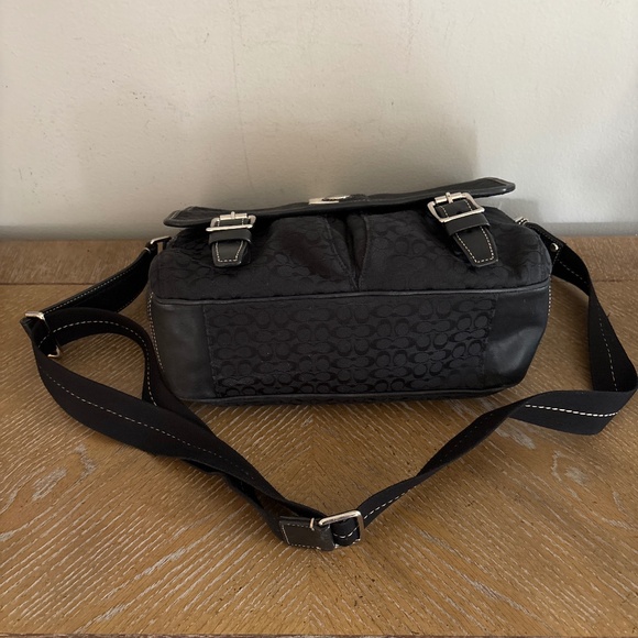 Vintage Coach Black Signature Messenger Jacquard Handbag - Picture 5 of 8